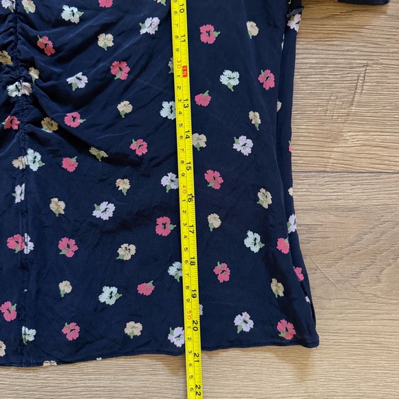 Madewell 100% Silk Floral Blouse Women’s 12 Navy V-Neck Ruched Short Sleeve - Picture 7 of 8